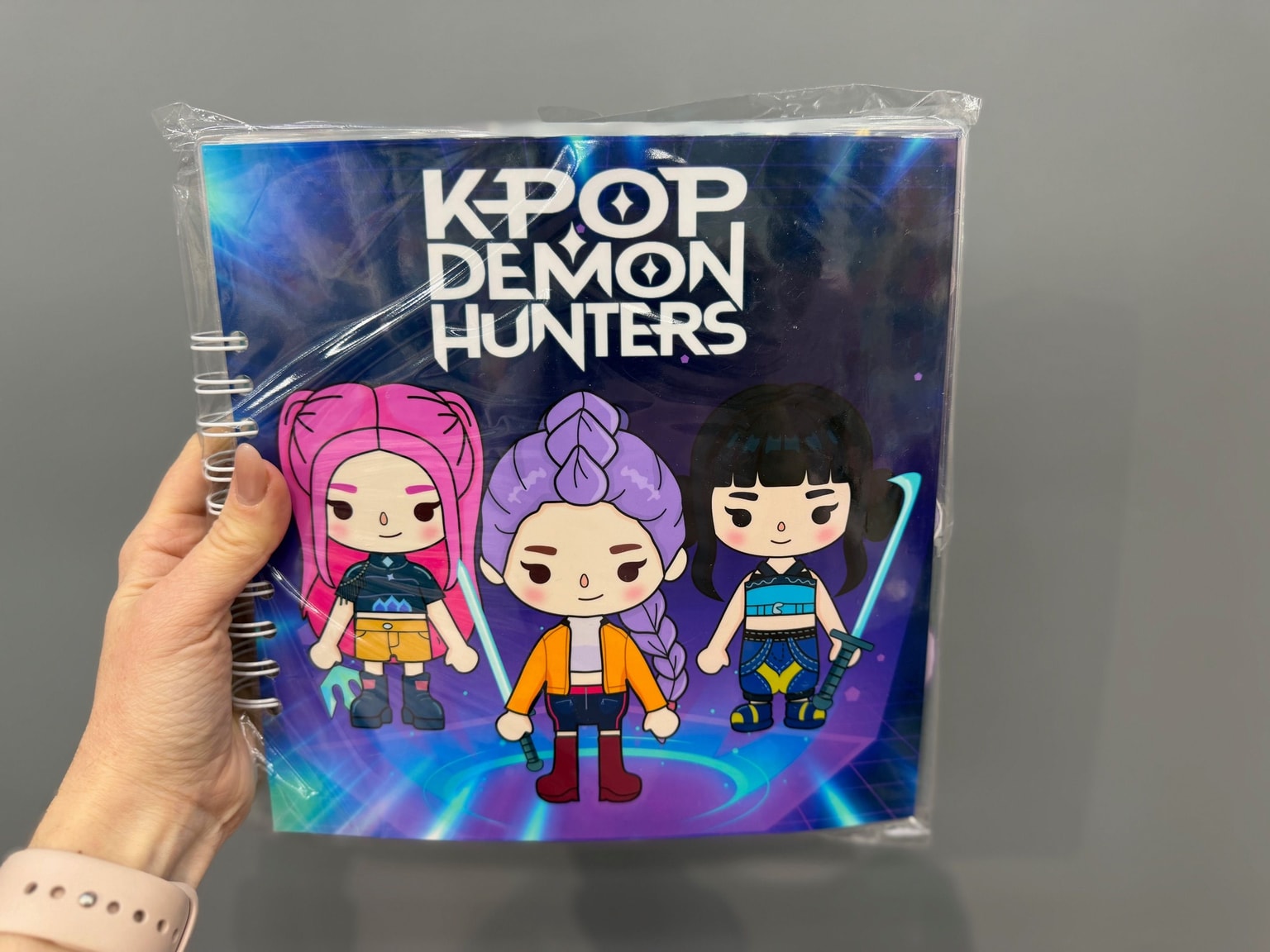 Альбом на липучках Тока Бока K-Pop Demon Hunters 20*20 94440
